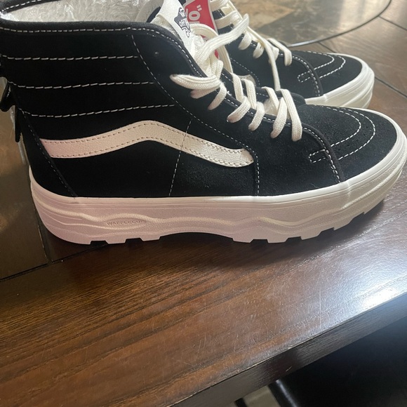 Vans - Picture 4 of 7